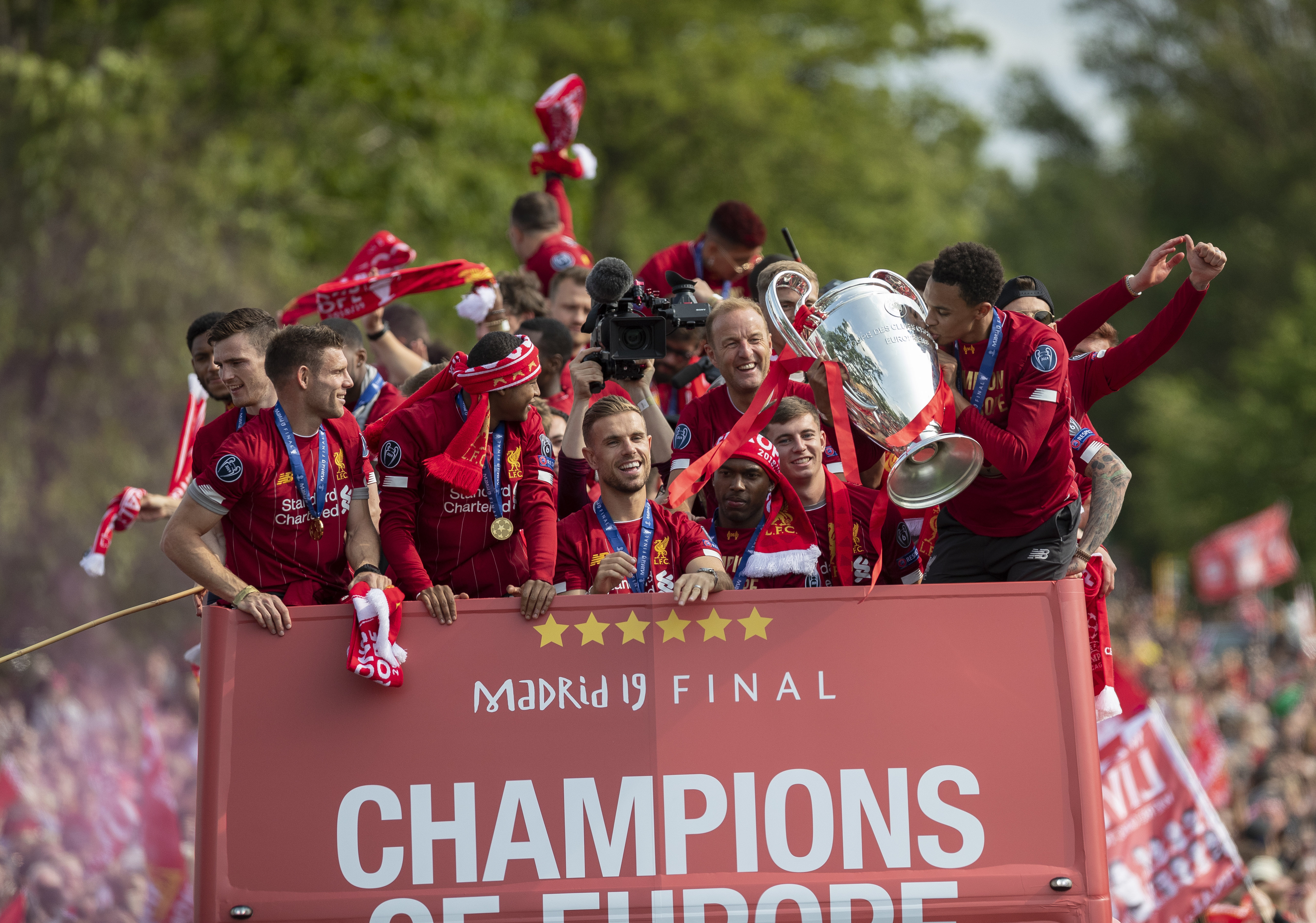 英超本周最佳阵容：曼城三人表现出色，但布鲁诺抢尽风头