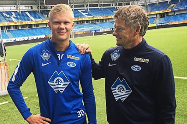 英超半场：姆伯莫造险，两队合计6脚射门，曼联0-0西汉姆联