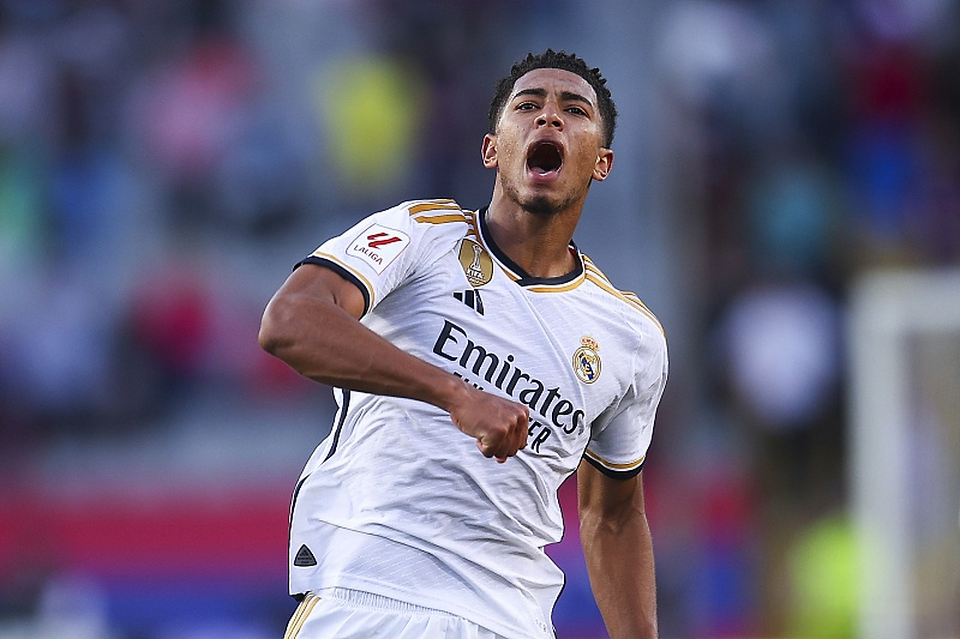 荣耀时刻，网球名将阿尔卡拉斯为迈阿密颁发美职联东部冠军奖杯