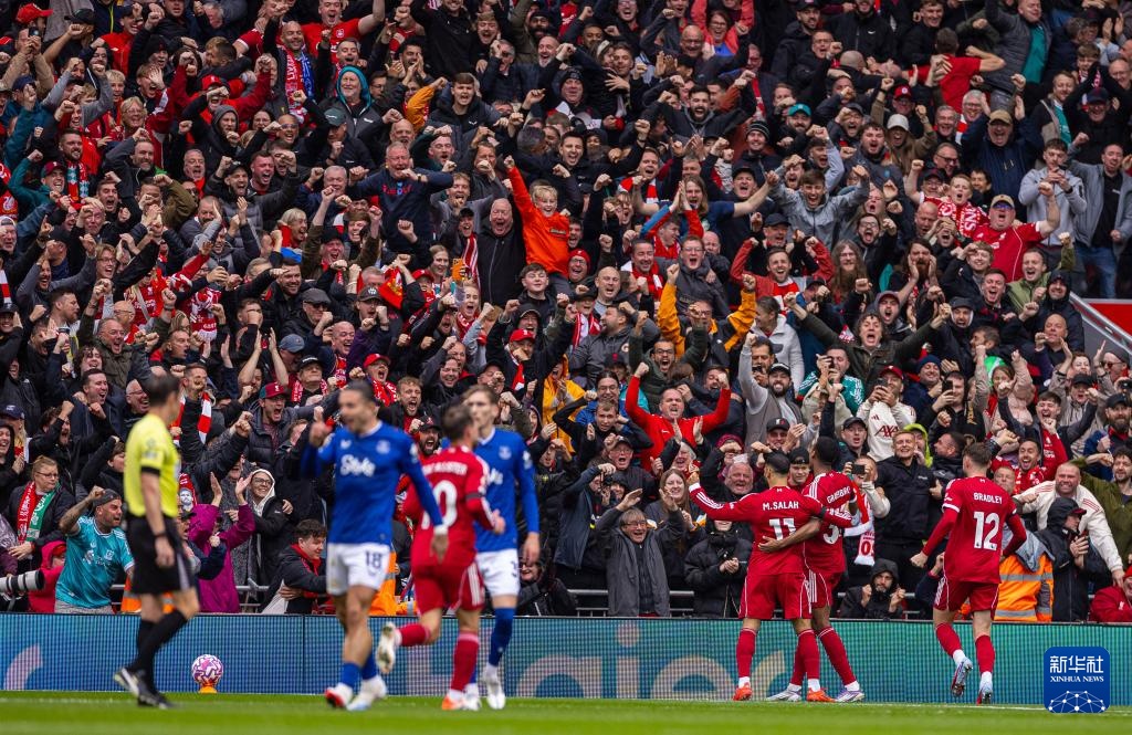 荷媒：阿贾克斯总监和滕哈格进行了长时间交谈，希望他二进宫