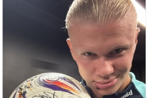 世体：克里斯滕森并没受伤，提前结束训练是计划好的